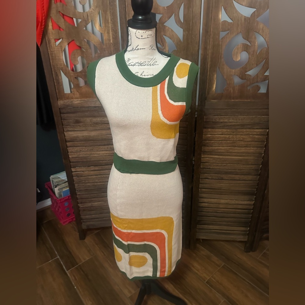 Chic Color Block Skirt Set - Picture 5 of 9